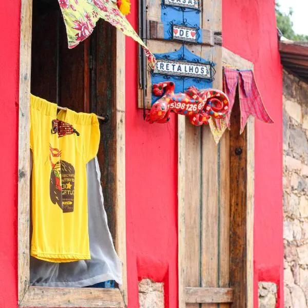 CASA DE RETALHOS Boutique Albergue, casaril histórico, com 5 suítes individuais e cozinha coletiva, no coração da vila de Igatu-Ba, que preserva fortes traços culturais da época do garimpo, venha viver uma experiência única!