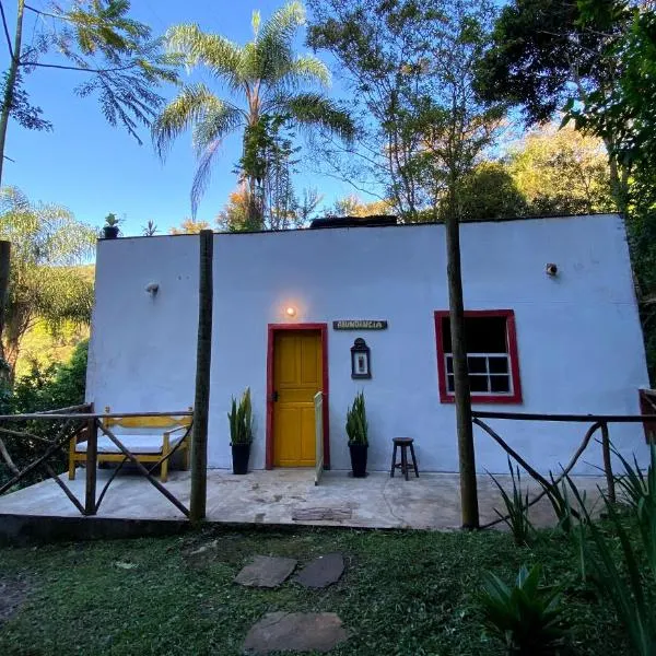Chalé na floresta com frigobar