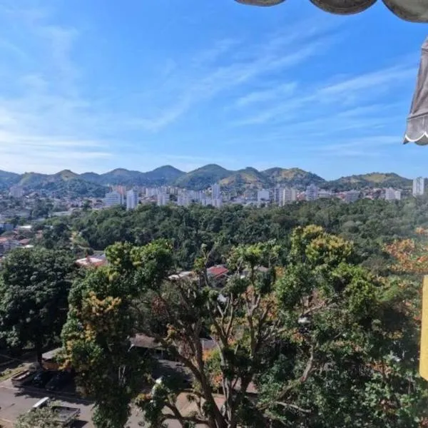 Quarto com ar condicionado em apt compartilhado e estacionamento grátis