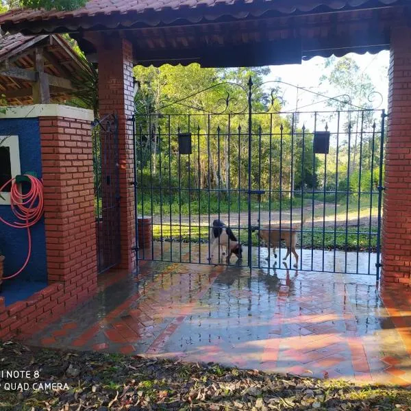 Kitnet em meio à mata Atlântica