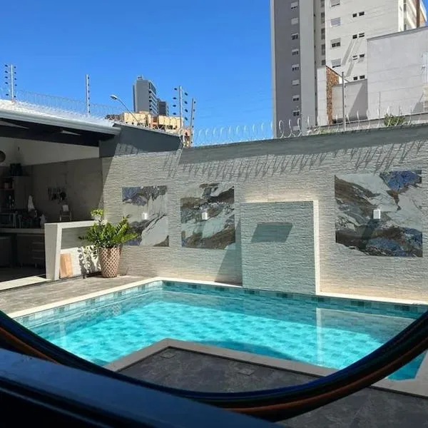Casa com piscina em frente ao parque cesamar