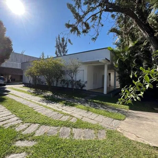 CASA EM FRENTE A LAGOA DE ARARUAMA - no CENTRO - 3 QUARTOS E 3 BANHEIROS